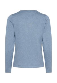 Šviesiai mėlynas ilgas megztinis su ilgomis rankovėmis, apvaliu iškirpimu, vientisa tekstūra ir tiesiu apdailos kraštu. Nėra matomų raštų ar puošmenų.