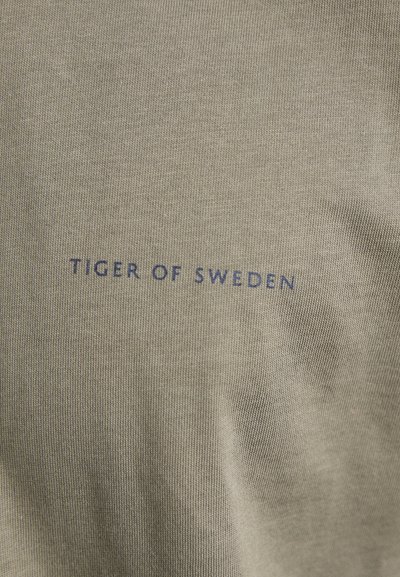 Tiger of Sweden PRO - Basic póló - october sage