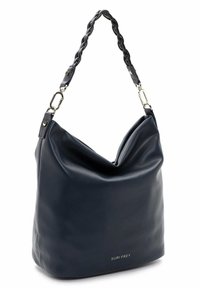 Sac à bandoulière en cuir bleu marine souple avec une bandoulière tressée et des fermoirs dorés, avec le logo "SURI FREY" en bas au centre sur le devant.