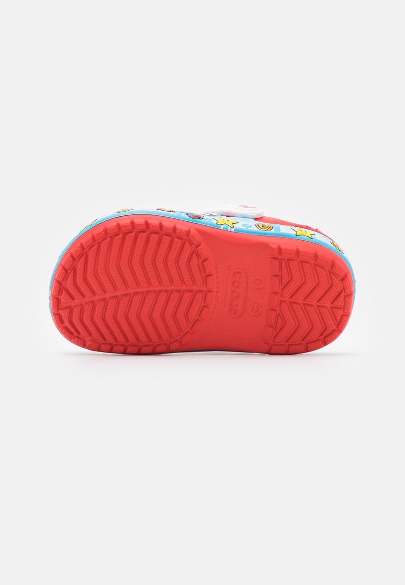 Kinder Badesandalen | Crocs NINTENDO SUPER MARIO LIGHTS Badesandale flame/rot - MR65297 Kinder Badesandalen | Crocs NINTENDO SUPER MARIO LIGHTS Badesandale flame/rot - MR65297