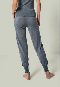 Graue Jogginghosen mit Kordelzug verfügen über elastische Bündchen, tapered Beine und einen weichen, strukturierten Stoff. Der Bund ist für zusätzlichen Komfort gerippt.