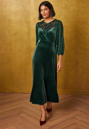 Green Velvet Dress Size XL online | Women