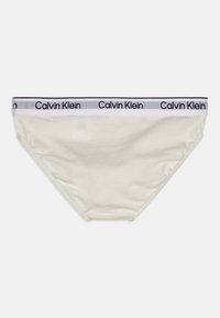 Fehér pamut alsónadrág fekete-fehér Calvin Klein logós elasztikus derékszíjjal, sima textúrával és klasszikus szabással.