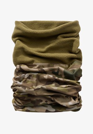 Fleece nekwarmer in olijfgroene bovenkant, met een camouflagedesign in de onderste sectie in tinten van bruin, groen en tan. Glad textuur.