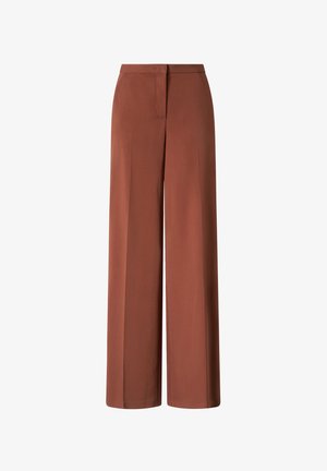 Pantaloni a gamba larga in un colore ruggine, realizzati in tessuto morbido con un design sartoriale, caratterizzati da un davanti piatto e dettagli minimi.