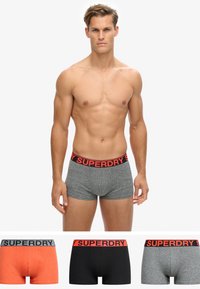 Boxer-briefs gris avec une ceinture logotée orange. Couleurs supplémentaires ci-dessous : orange vif, noir et gris chiné. Tissu doux, design ajusté.