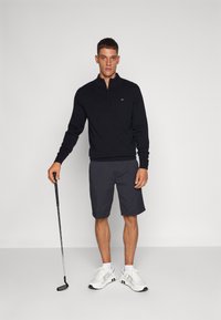 Oakley TERRAIN SHORT - Sportiniai šortai - blackout