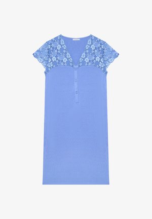 Blauw korte mouw nachthemd met kanten bloemeninzet, V-hals en drie knopen aan de voorkant, plat gelegd op een witte achtergrond.