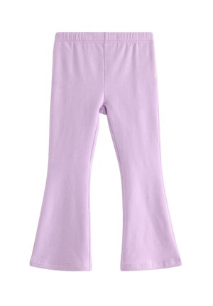 Lyse lilla bukser med elastisk talje og vidde ben, vist fladt mod en hvid baggrund.