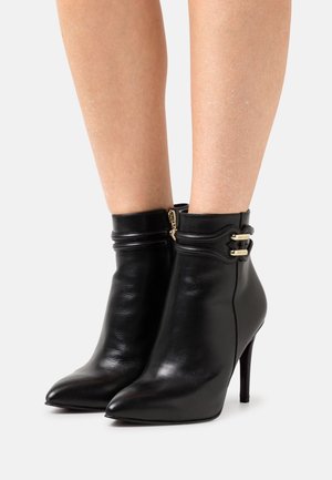 Tamaris Heart & Sole Kotníková obuv na vysokém podpatku - black