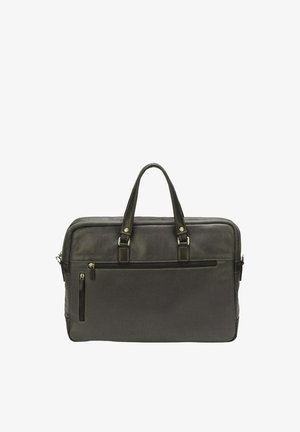 Mallette en cuir marron foncé avec deux poignées, poches à fermeture éclair à l'avant et forme rectangulaire.