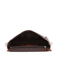 Binnenkant van een bruine leren tas, met een donker stoffen voering, een ritszak en vakken voor organisatie. Bovenaan open.
