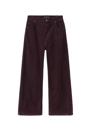 Pantalones de pana burdeos de pierna ancha con cintura alta, cinco bolsillos y detalles de costura visibles. Textura suave con un diseño ligeramente estructurado.