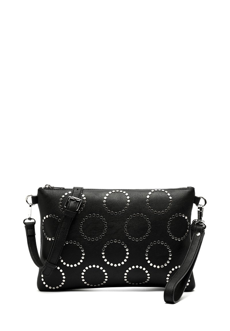 Borsa a mano in pelle nera con dettagli stondati in metallo, chiusura con zip e tracolla regolabile. Texture liscia e forma rettangolare.