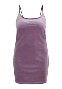 Rochie mov fără mâneci cu o textură lucioasă, având curele subțiri decorate cu accente de lanțuri negre. Designul ajustat ajunge până la mijlocul coapsei.