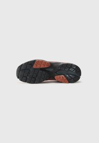 Lacoste STORM 96 - Tossud - dark orange/dark grey