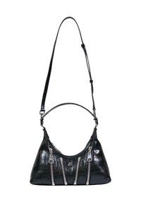 Bolso de mano de cuero sintético negro con forma curva, cremalleras plateadas y una correa para el hombro desmontable. Textura suave con múltiples compartimentos.