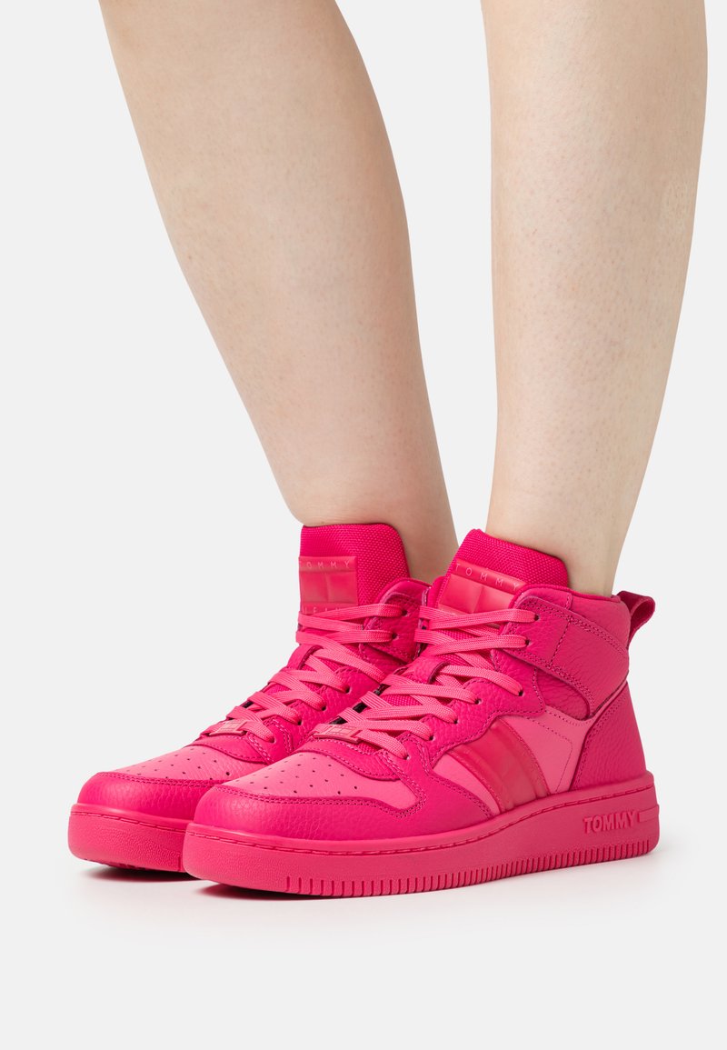 Tommy Jeans RETRO BASKET Sneakers hoog rose/donkerroze Zalando.be