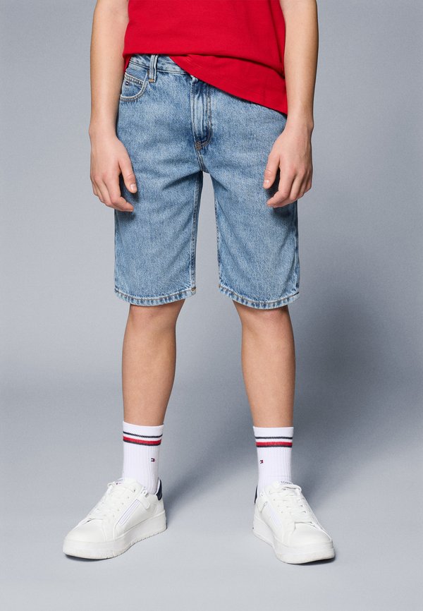 MODERN STRAIGHT - Denim shorts