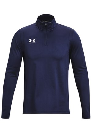Marineblauer Pullover mit langen Ärmeln und einem Viertel-Reißverschluss-Kragen, aus glattem Stoff gefertigt; verfügt über ein Logo auf der linken Brust und minimale Nahtdetails.