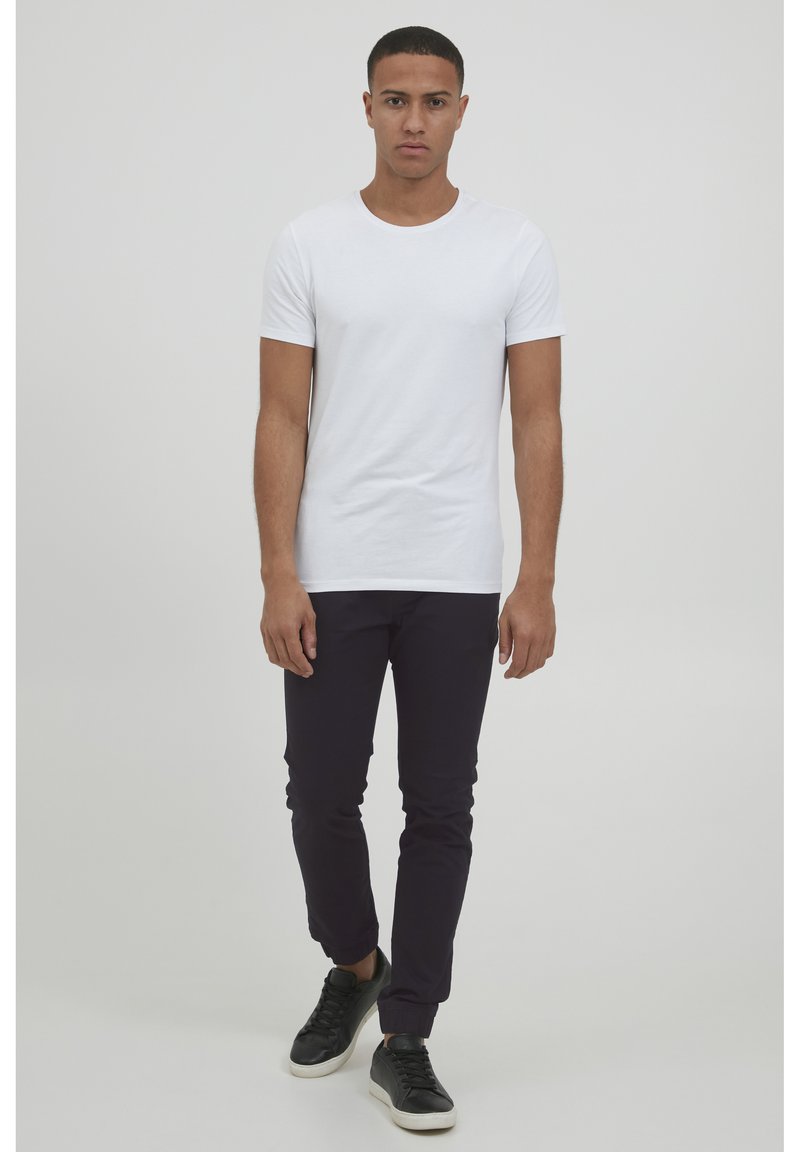 Herren Trainingsanzüge | 11 Project Jogginghose black/schwarz - XN94326 Herren Trainingsanzüge | 11 Project Jogginghose black/schwarz - XN94326