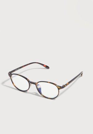 Ovale brillerammer i skildpadde, med klare linser, tynde stænger og subtil Pier One-branding på venstre stang.