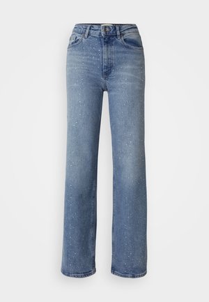 Ljust blå vida jeans i denim, prydda med spridda vita detaljer, hög midja och standard femfickorsdesign.