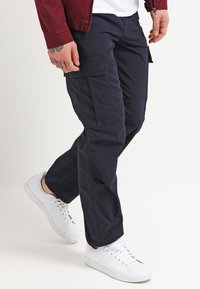 Carhartt WIP PANT COLUMBIA  - Hlačami s stranskimi žepi - dark navy rinsed