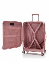 Hartschalenkoffer in Pink mit einem Reißverschlussöffnung, inneren Fächern, elastischen Kreuzgurten und vier multidirektionalen Rollen.