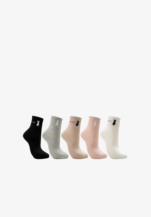 Fünf Knöchelsocken in Schwarz, Grau, Beige, Pink und Weiß, jeweils mit einer kleinen Katzen-Grafik nahe dem Bündchen, einige mit dem Schriftzug "Ich liebe dich".