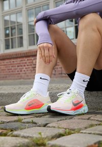 AIR ZOOM PEGASUS 41 - Silniční běžecké boty - white, green, dark blue