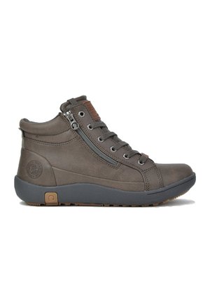 Botas de piel marrón hasta el tobillo con caña alta, que cuentan con una cremallera lateral, cordones en la parte frontal y una suela de goma con un patrón de agarre texturizado.