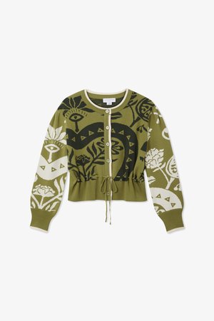 Πράσινο πλεκτό кардиган με περίπλοκα φυτικά και μάτι σχέδια. Κοντός σχεδιασμός με ραμμένες μανσέτες, στρογγυλή λαιμόκοψη και μέση με κορδόνι.