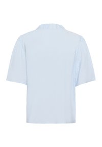 Blouse bleu clair avec une coupe décontractée, des manches courtes et un col à volants. Fabriquée en coton doux avec une texture lisse.