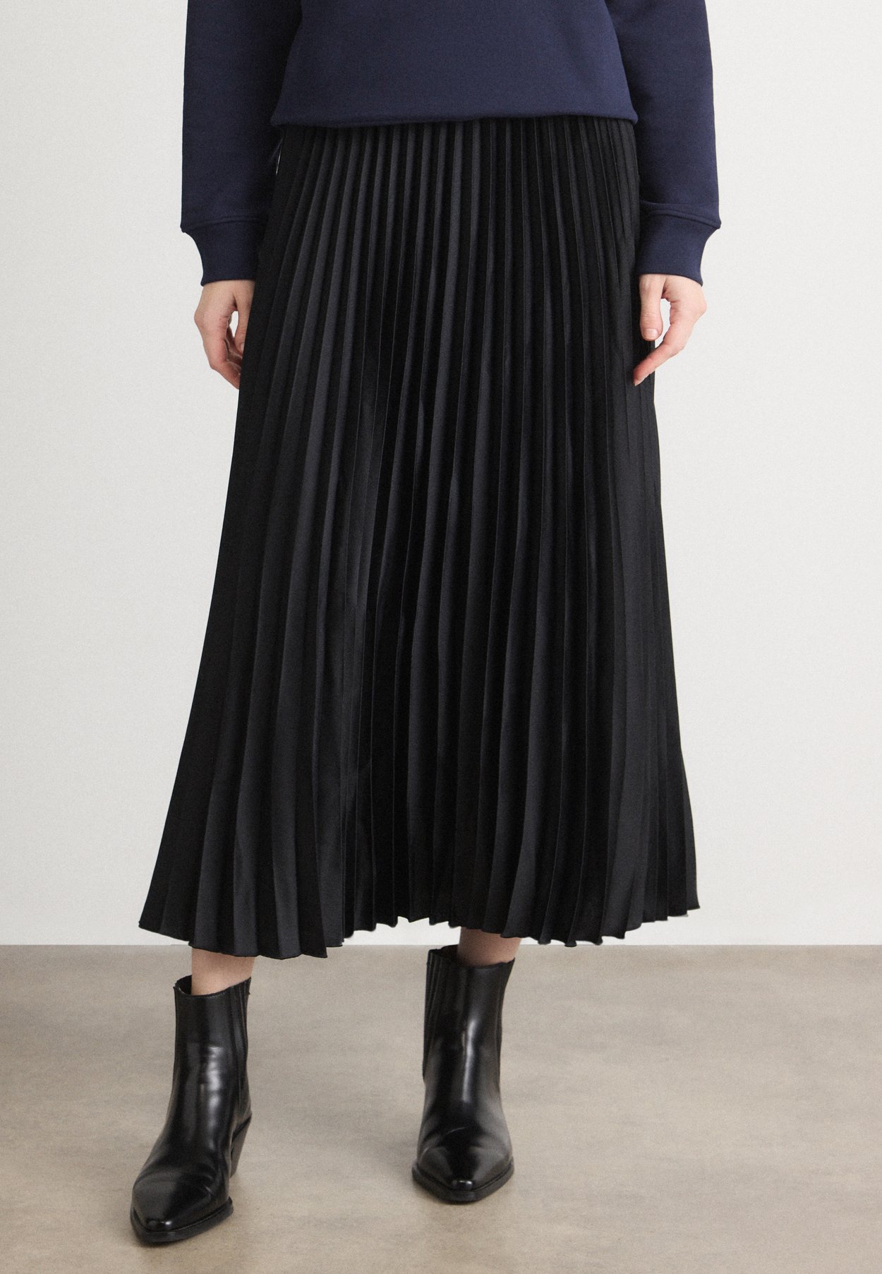 SATEEN PLEATED SKIRT
