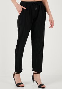 LELA SLIM FIT - Hlače - black
