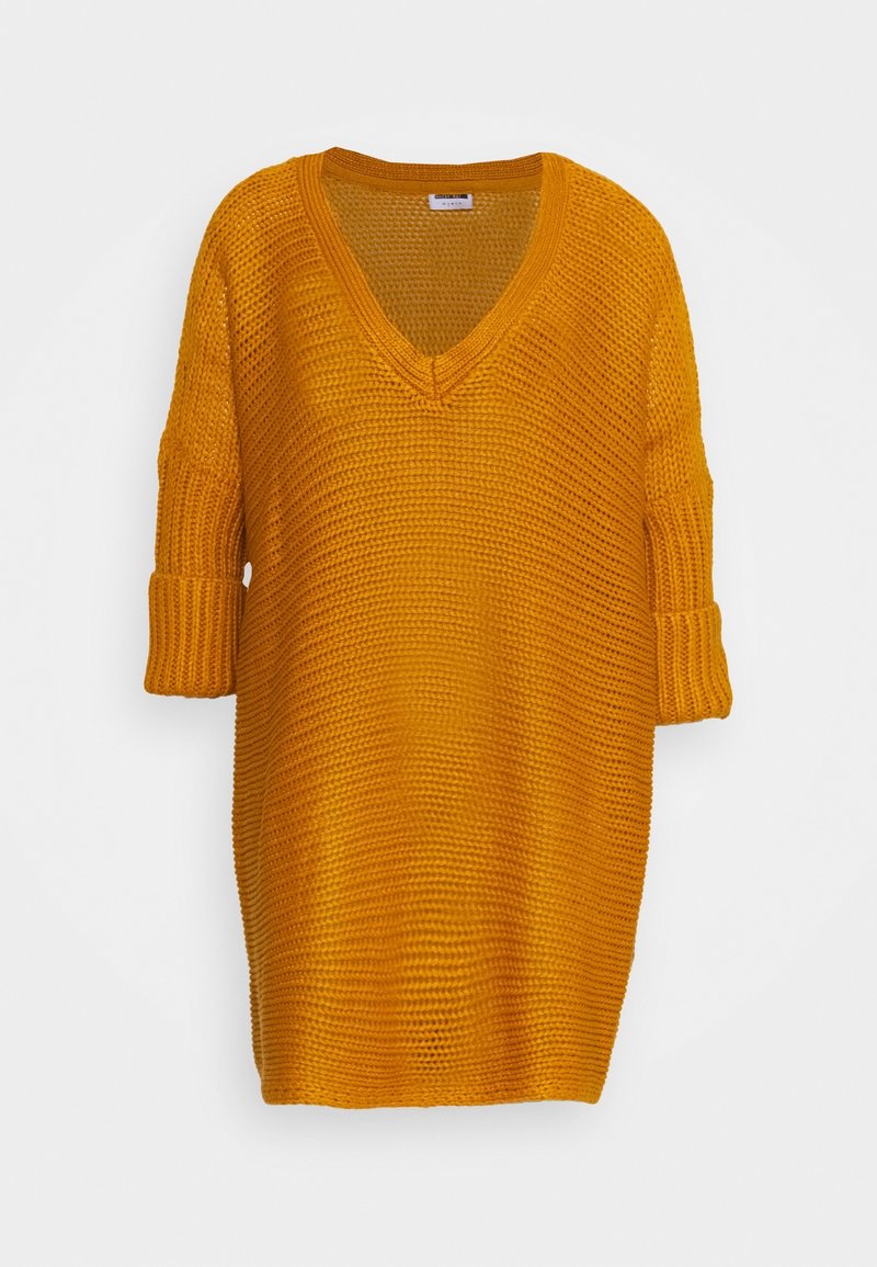 Gul stickad oversized tröja med V-ringning, med rullade korta ärmar och ett texturerat mönster. Lättviktigt och andningsbart material.