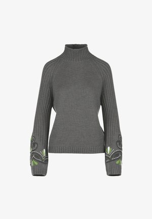 Pulover cu guler înalt, textură striată, de culoare gri închis. Are broderie florala verde și albă pe umeri.