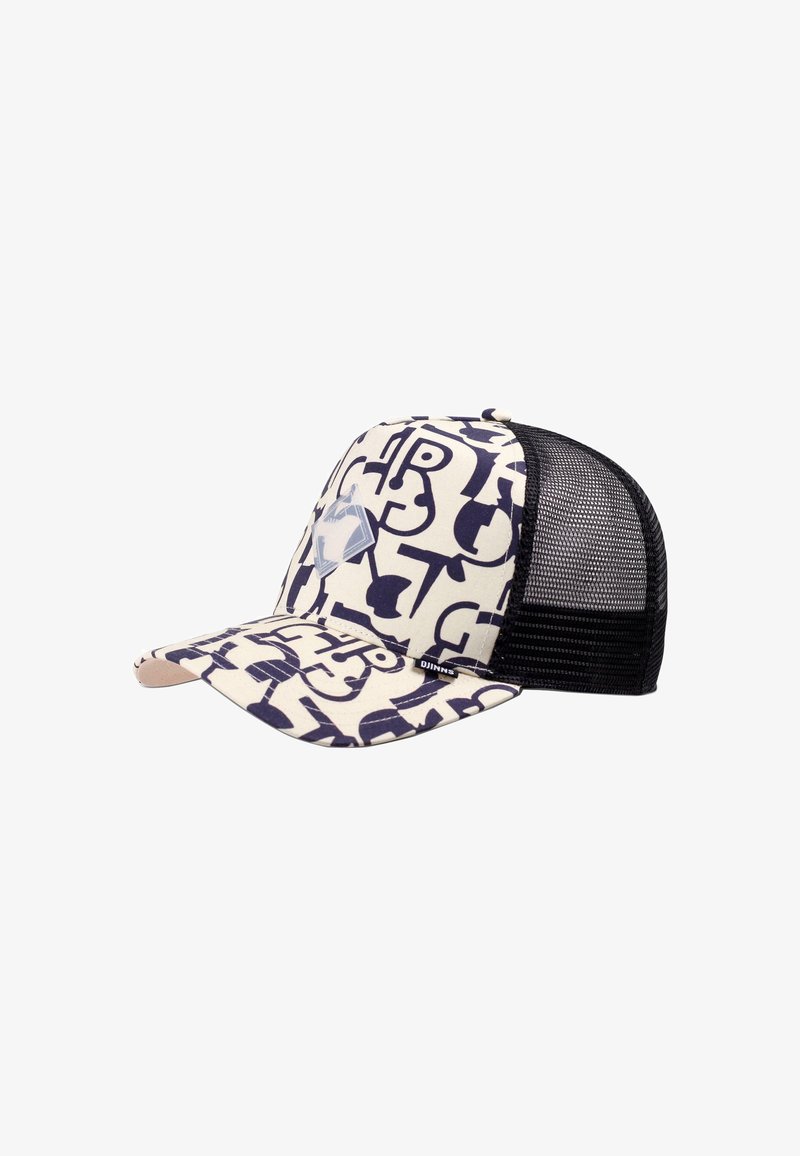 Cappellino da camionista con un motivo crema e blu navy, caratterizzato da lettere astratte. Schiena in rete, visiera curva e un piccolo logo sul lato.