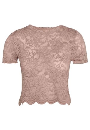 Krótki top z krótkim rękawem w kolorze pudrowego różu, wykonany z koronki z kwiatowym wzorem i falowanym brzegiem.