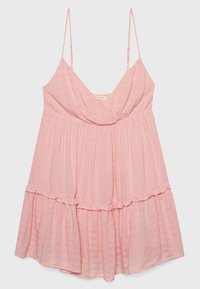 Robe rose sans manches avec un col en V, une taille plissée et un ourlet à volants. Confectionnée dans un tissu léger légèrement texturé.