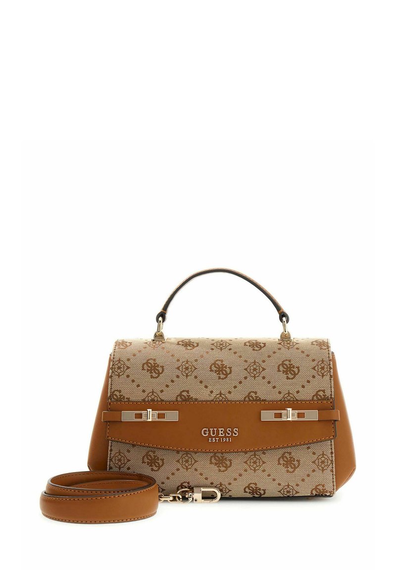 Sac à main synthétique marron avec un corps en toile texturée, des accents métalliques et une bandoulière amovible. Présente des détails de logo et une forme structurée.