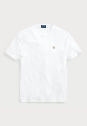 T-shirt de algodão branco com decote redondo. Apresenta um pequeno logotipo bordado no lado esquerdo do peito. Mangas curtas, corte descontraído e textura suave.