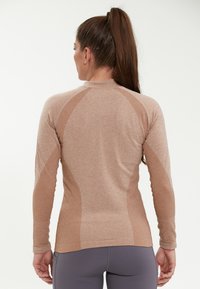 Endurance HALEN SEAMLESS  - Långärmad tröja - beaver fur