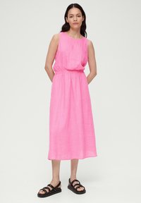 s.Oliver MIT CUT OUT - Freizeitkleid - pink