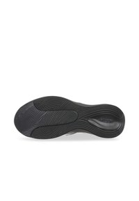 Czarna gumowa podeszwa buta z teksturowaną powierzchnią, z falistymi wzorami i wytłoczonym logo na pięcie. Gładkie krawędzie i zaokrąglony kształt.