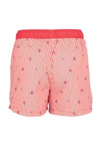 Shorts de bain rayés rouges et blancs avec une taille unie, présentant des motifs d'étoiles de mer violettes sur tout le tissu. Matériau léger.