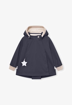 Laivastonsininen lasten sadetakki, jossa on beige fleecevuorattu huppu ja hihansuut, etutaskut sekä valkoinen tähti-mallinen vetoketjun vedin.