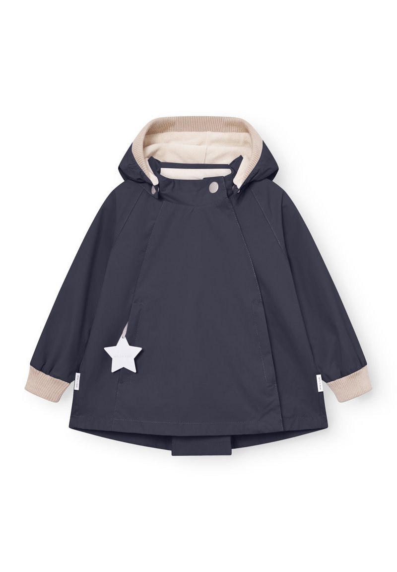 Kinderen regenjas in marineblauw met beige capuchon en manchetten gevoerd met fleece, steekzakken aan de voorkant en een witte rits met stervormige trekker.