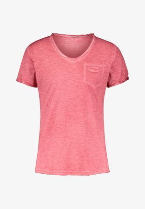Roze T-shirt met korte mouwen, V-hals en een zak op de linkerkant van de borst. Gemaakt van een textuurstof en heeft een comfortabele pasvorm.